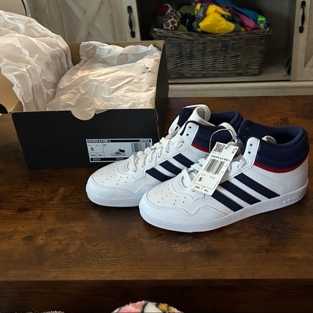 Adidas Unisex Basketball Shoes (Size 5 big kids)